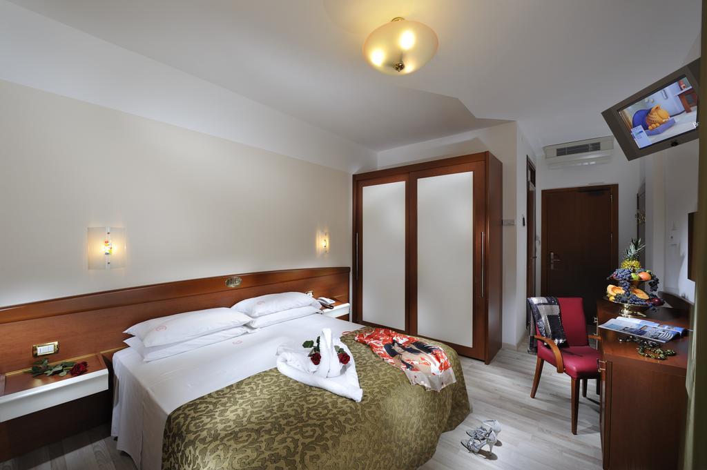 Double Room,1774476462:JPEG