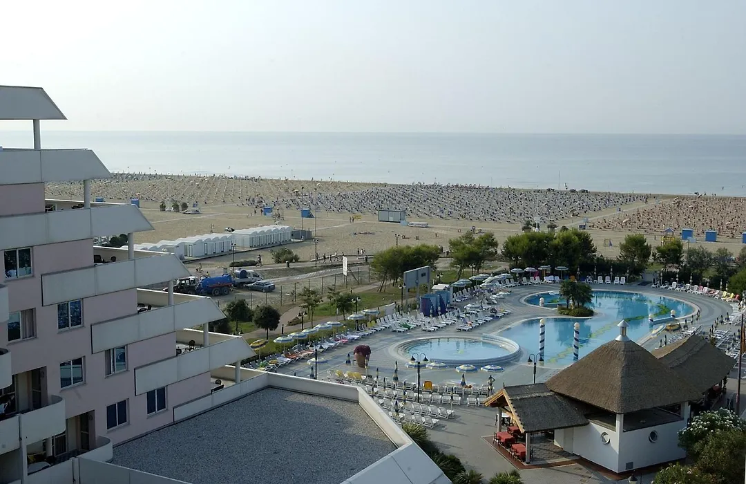 Aparthotel Holiday-1